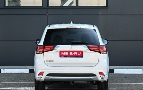Mitsubishi Outlander III рестайлинг 3, 2015 год, 2 120 000 рублей, 4 фотография