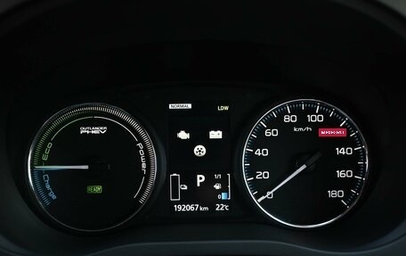 Mitsubishi Outlander III рестайлинг 3, 2015 год, 2 120 000 рублей, 16 фотография