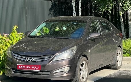Hyundai Solaris II рестайлинг, 2015 год, 985 000 рублей, 1 фотография