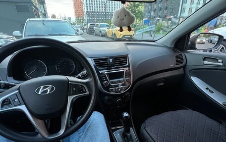 Hyundai Solaris II рестайлинг, 2015 год, 985 000 рублей, 12 фотография