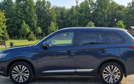 Mitsubishi Outlander III рестайлинг 3, 2019 год, 2 050 000 рублей, 3 фотография