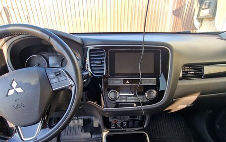 Mitsubishi Outlander III рестайлинг 3, 2019 год, 2 050 000 рублей, 7 фотография