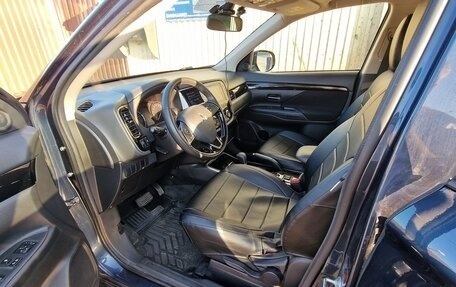 Mitsubishi Outlander III рестайлинг 3, 2019 год, 2 050 000 рублей, 6 фотография