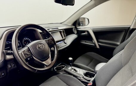 Toyota RAV4, 2018 год, 2 198 000 рублей, 11 фотография