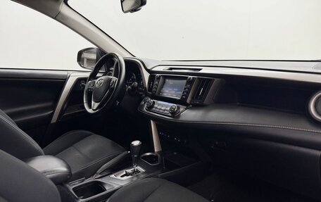 Toyota RAV4, 2018 год, 2 198 000 рублей, 12 фотография