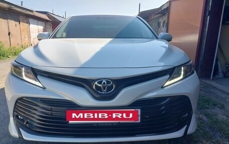 Toyota Camry, 2018 год, 3 490 000 рублей, 3 фотография