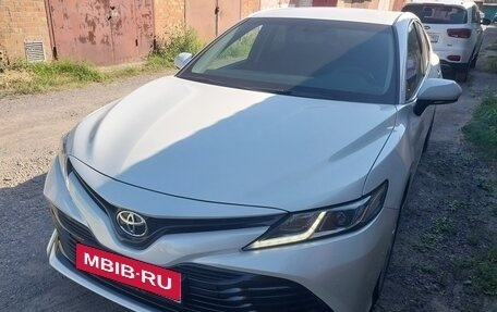 Toyota Camry, 2018 год, 3 490 000 рублей, 10 фотография