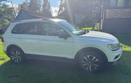 Volkswagen Tiguan II, 2019 год, 1 980 000 рублей, 3 фотография