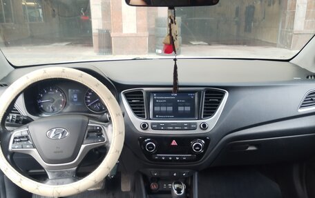 Hyundai Solaris II рестайлинг, 2018 год, 780 000 рублей, 6 фотография