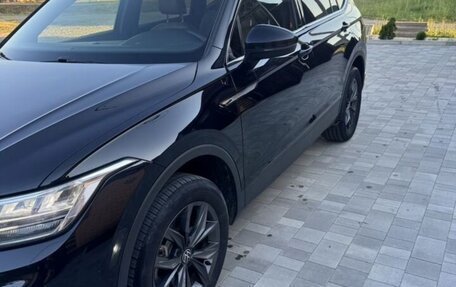 Volkswagen Tiguan, 2023 год, 3 500 000 рублей, 2 фотография