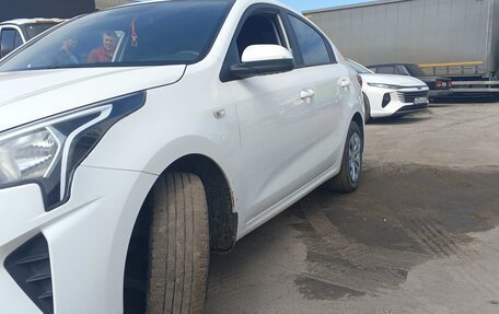 KIA Rio IV, 2021 год, 1 050 000 рублей, 2 фотография