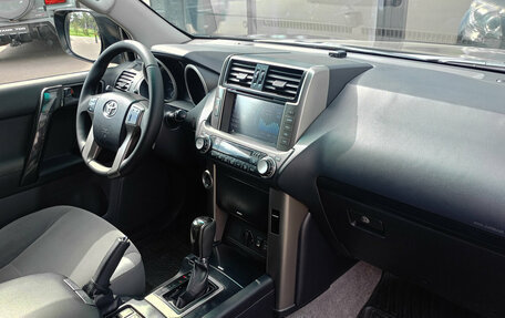 Toyota Land Cruiser Prado 150 рестайлинг 2, 2010 год, 2 423 000 рублей, 6 фотография
