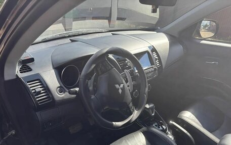 Mitsubishi Outlander III рестайлинг 3, 2010 год, 1 150 000 рублей, 11 фотография