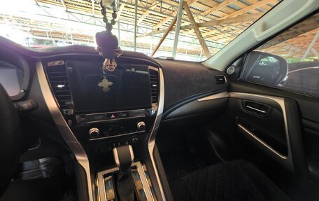 Mitsubishi Pajero Sport III рестайлинг, 2022 год, 4 500 000 рублей, 3 фотография