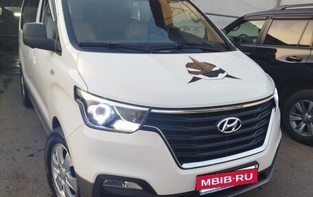 Hyundai Grand Starex Grand Starex I рестайлинг 2, 2018 год, 4 800 000 рублей, 15 фотография