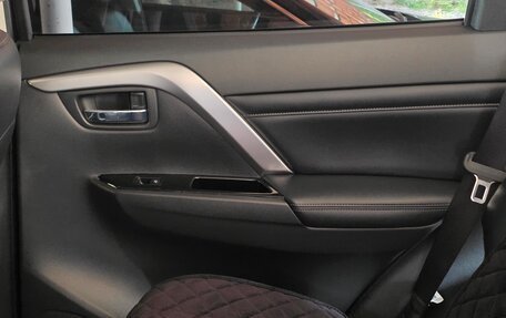 Mitsubishi Pajero Sport III рестайлинг, 2022 год, 4 500 000 рублей, 15 фотография