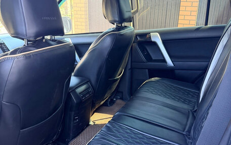 Toyota Land Cruiser Prado 150 рестайлинг 2, 2017 год, 3 850 000 рублей, 7 фотография