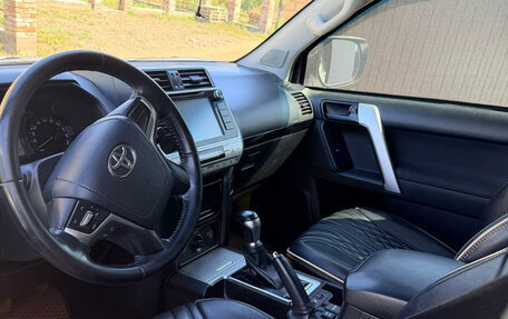 Toyota Land Cruiser Prado 150 рестайлинг 2, 2017 год, 3 850 000 рублей, 6 фотография