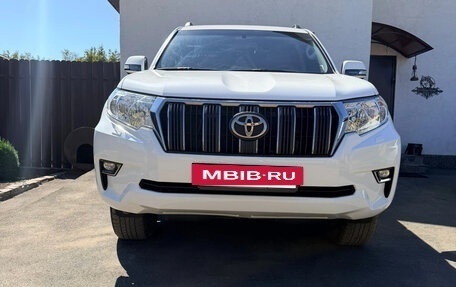 Toyota Land Cruiser Prado 150 рестайлинг 2, 2017 год, 3 850 000 рублей, 3 фотография