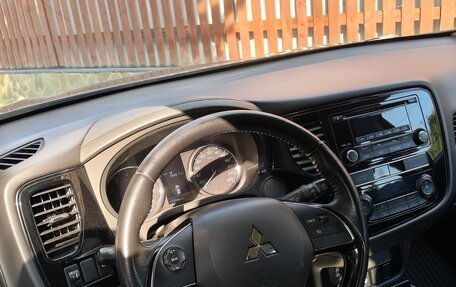 Mitsubishi Outlander III рестайлинг 3, 2019 год, 1 750 000 рублей, 2 фотография