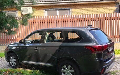 Mitsubishi Outlander III рестайлинг 3, 2019 год, 1 750 000 рублей, 8 фотография