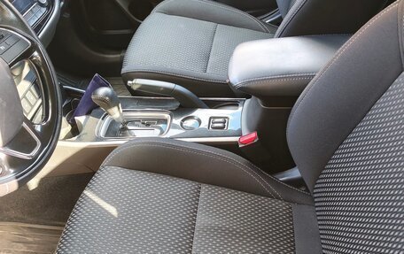 Mitsubishi Outlander III рестайлинг 3, 2019 год, 1 750 000 рублей, 5 фотография