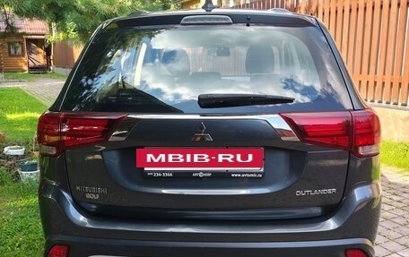 Mitsubishi Outlander III рестайлинг 3, 2019 год, 1 750 000 рублей, 7 фотография