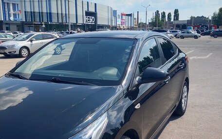 Hyundai Solaris II рестайлинг, 2017 год, 1 100 000 рублей, 2 фотография