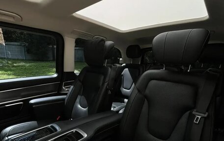 Mercedes-Benz V-Класс, 2023 год, 8 000 000 рублей, 12 фотография