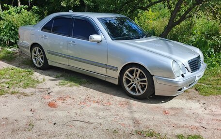 Mercedes-Benz E-Класс, 1999 год, 350 000 рублей, 1 фотография