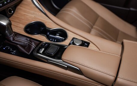 Lexus RX IV рестайлинг, 2019 год, 4 250 000 рублей, 14 фотография