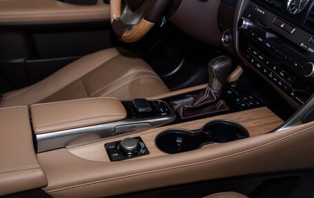 Lexus RX IV рестайлинг, 2019 год, 4 250 000 рублей, 16 фотография