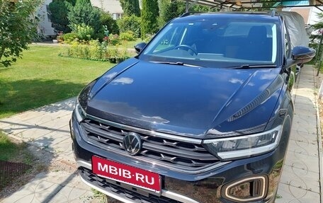 Volkswagen T-Roc I, 2022 год, 1 999 000 рублей, 1 фотография
