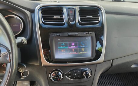 Renault Sandero II рестайлинг, 2016 год, 820 000 рублей, 21 фотография