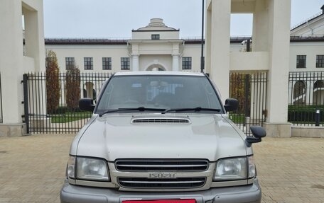 Isuzu Bighorn II, 2000 год, 900 000 рублей, 3 фотография