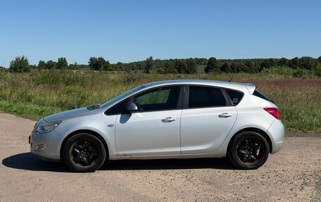 Opel Astra J, 2010 год, 620 000 рублей, 2 фотография