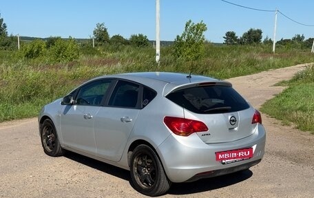 Opel Astra J, 2010 год, 620 000 рублей, 3 фотография