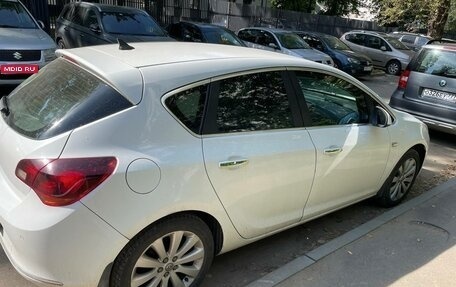 Opel Astra J, 2013 год, 900 000 рублей, 1 фотография
