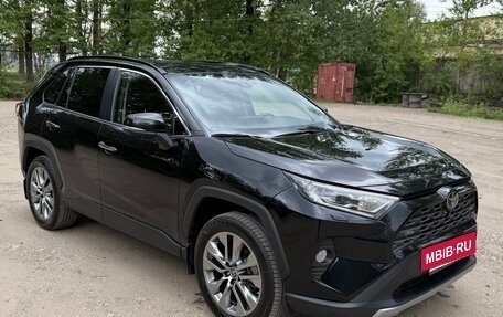 Toyota RAV4, 2022 год, 4 000 000 рублей, 9 фотография