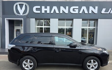 Mitsubishi Outlander III рестайлинг 3, 2012 год, 1 370 000 рублей, 2 фотография