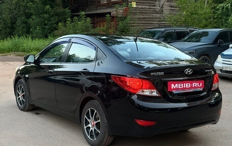 Hyundai Solaris II рестайлинг, 2012 год, 800 000 рублей, 3 фотография