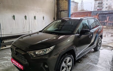 Toyota RAV4, 2020 год, 2 825 000 рублей, 3 фотография