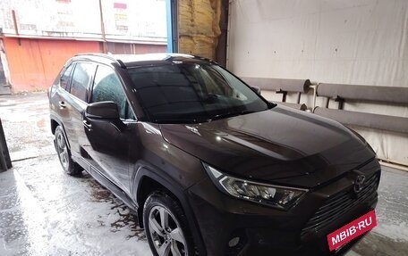 Toyota RAV4, 2020 год, 2 825 000 рублей, 2 фотография