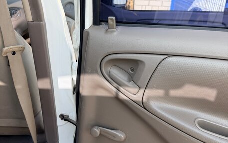 Toyota Platz, 2003 год, 360 000 рублей, 12 фотография