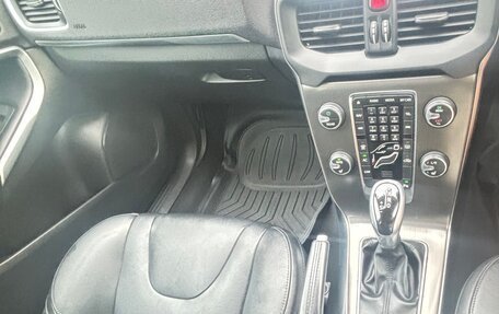 Volvo V40 II рестайлинг, 2013 год, 950 000 рублей, 1 фотография