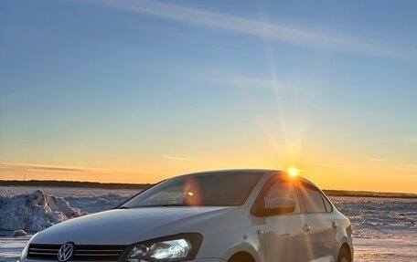 Volkswagen Polo VI (EU Market), 2014 год, 900 000 рублей, 2 фотография