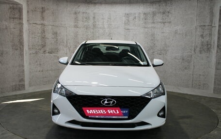 Hyundai Solaris II рестайлинг, 2021 год, 1 745 000 рублей, 2 фотография