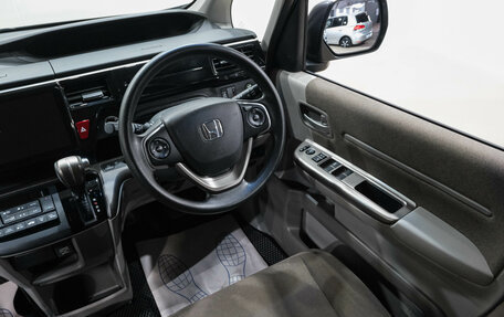 Honda Stepwgn IV, 2017 год, 2 099 000 рублей, 15 фотография