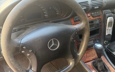 Mercedes-Benz C-Класс, 2001 год, 500 000 рублей, 1 фотография