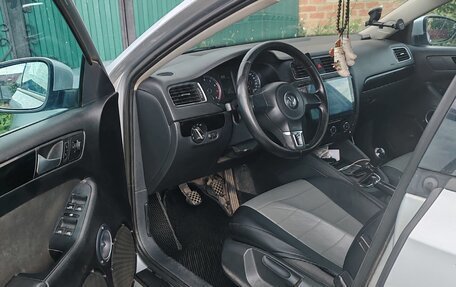 Volkswagen Jetta VI, 2013 год, 750 000 рублей, 3 фотография
